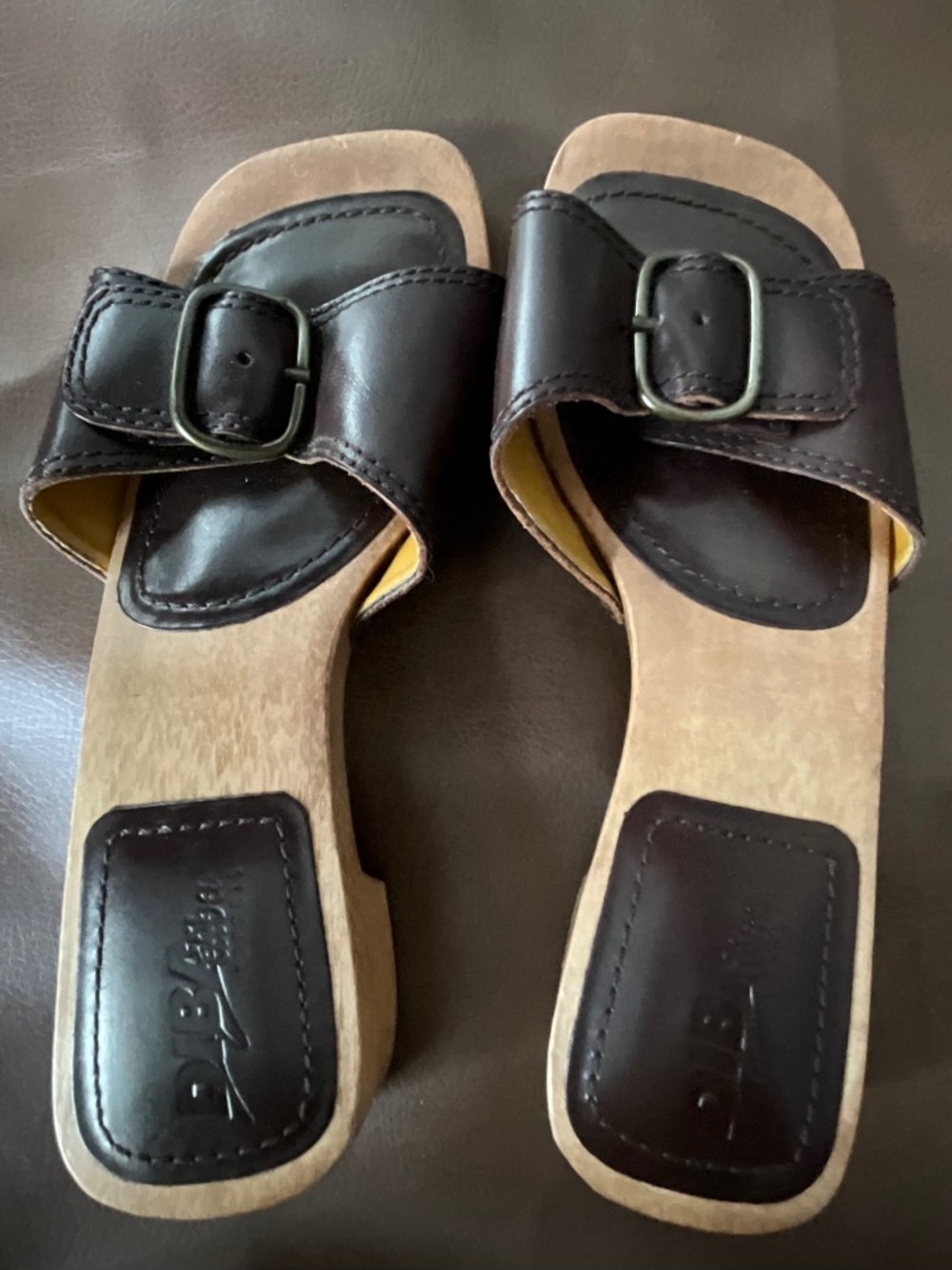 DIBA Imports Wood-like sole, leather sandal Size 8.5